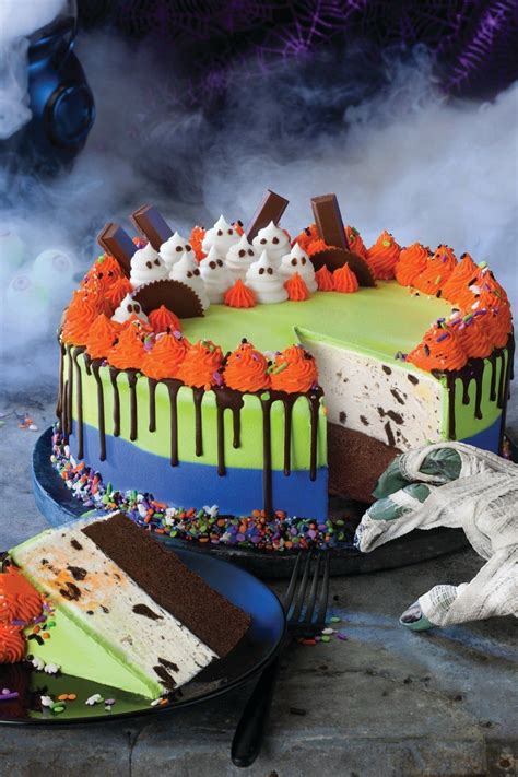 Baskin Robbins Newest Halloween Treat Comes With A White Chocolate Zombie HandDelish ハロウィーンの