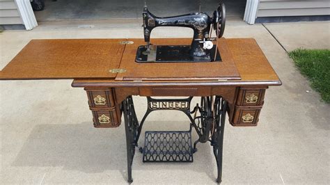 1902 Singer Treadle Sewing Machine Antique Sewing Machines