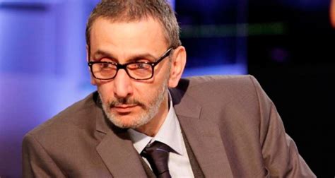 صور مكتوب عليها كلام جميل. زياد الرحباني يبتز والدته السيدة فيروز مجدداً: المال؟ أو ...