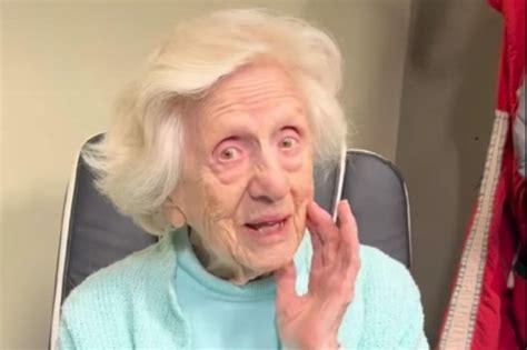 Dorothy Hoffner 104 Dies Week After Setting Skydiving World Record