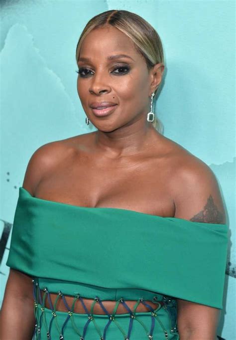 49 Nude Pictures Of Mary J Blige Demonstrate That She Has Most Sweltering Legs The Viraler