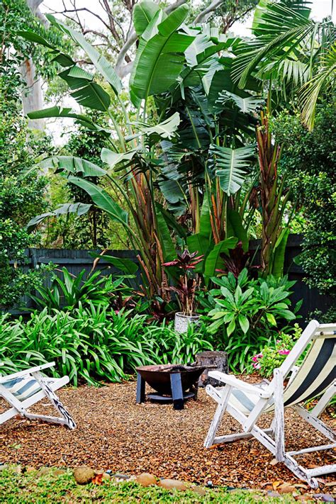 25 Exquisite Small Tropical Garden Ideas To Brighten Your Space
