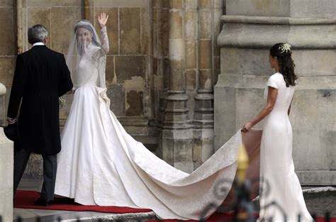 Kate Middleton Wedding Dress Pictures Popsugar Celebrity Uk Photo 26