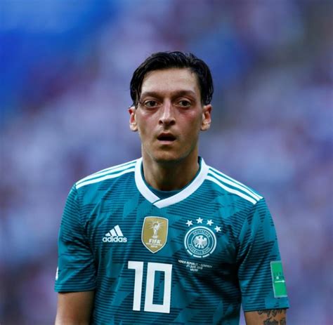 Check spelling or type a new query. Mesut Özil: Nach Erdogan-Affäre - Rücktritt aus ...