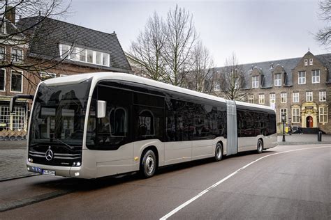 Daimler Buses Liefert Vollelektrische Gelenkbusse Mercedes Benz