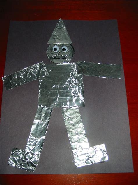 4 Kindergarten Crafts for the Wizard of Oz: Create Dorothy, Scarecrow