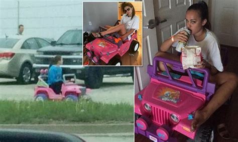 Tara Monroe Drives Around Campus In Barbie Jeep After Dwi Arrest Daily Mail Online