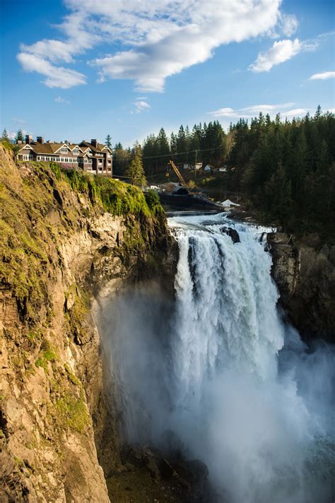 Snoqualmie Falls A 268 Ft Waterfall On The Snoqualmie River Between