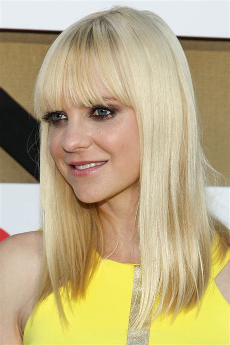 Blunt Bangs And Smoky Eye Makeup Brought Anna Fariss Look Together