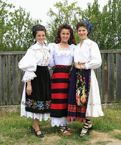dames posing in traditional romanian folk costumes from maramureş in 2019 romanian women folk