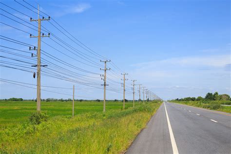 What Is the Difference Between Transmission and Distribution Lines? - Custom Truck One Source