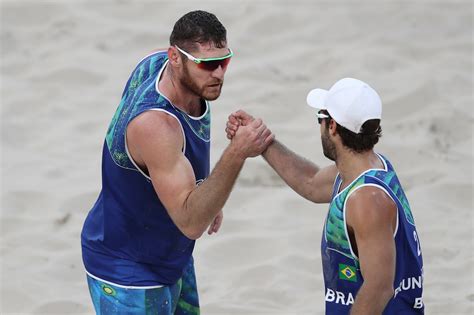 A derrota contra o comitê olímpico russo deixou o brasil pressionado no torneio olímpico de vôlei masculino. Contra o vento e o campeão olímpico: Alison e Bruno estão ...