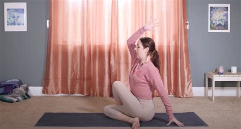 Kassandra Reinhardt 15 Minute All Levels Morning Yoga Workout To Twist