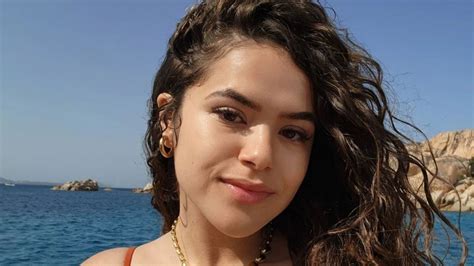 Maisa Silva hipnotiza a web ao tomar sol com biquíni finíssimo e corpo