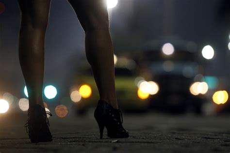 Para Complementar Salário Professora Vira Prostituta Em Sp