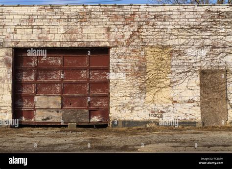 Old Midwest Warehouse Exterior In The Afternoon Light Stock Photo Alamy