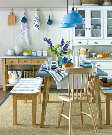 Kitchen lighting ideas are the ideal way to glam up your time in the most important part of the house. Kitchen lighting ideas - Great ways for lighting a kitchen