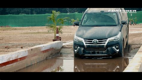 Toyota Fortuner 700 Mm Water Wading Youtube