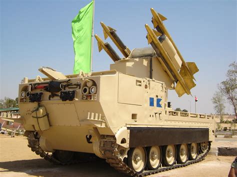 قوات الدفاع الجوي المصرية هي إحدى الفروع الرئيسية للقوات المسلحة المصرية، وهي المسئولة عن حماية المجال الجوي المصري ضد أي هجمات جوية معادية. صور| قوات «الدفاع الجوي» تاريخ من البطولات.. وتطوير مستمر ...