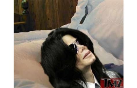 32 Photos Of Celebrity Open Casket Funerals That Will Shock You Rei Is