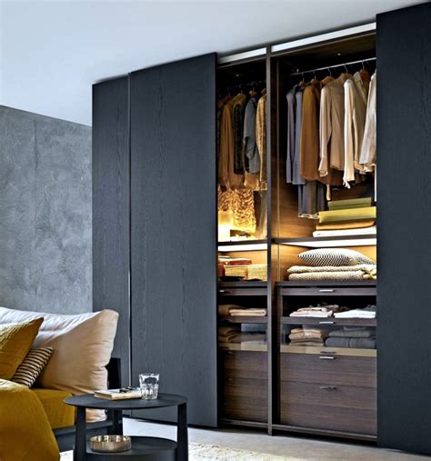 From the remarkable range of hanging, sliding and coplanar doors to the total. Wardrobe with sliding doors- a wonderful storage space ...