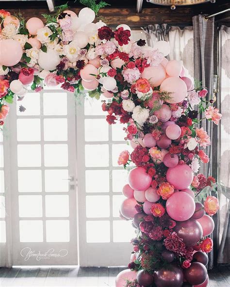 Balloon And Floral Wedding Arch What An Interesting Way To Use