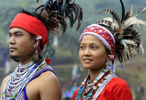 meghalaya dresses vibrant and traditional attire holidify