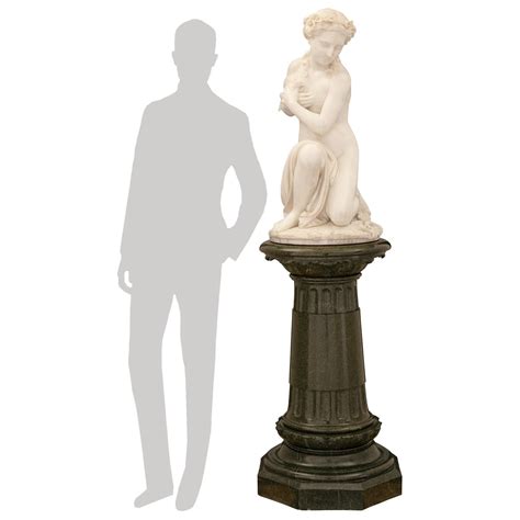 Statue Italienne Du Me Si Cle En Marbre Sur Son Pi Destal D Origine En Vente Sur Stdibs