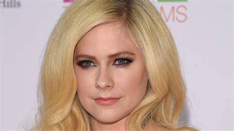 The Conspiracy Theory That Says Avril Lavigne Died And Was Replaced By A Lookalike