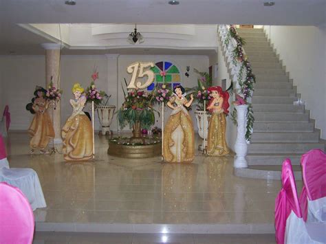 Looking to see what can be done for decorations inside a hall. SALON ROSES: Servicios | Quinceanera, Decor, Fair grounds