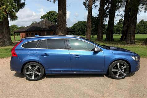 Volvo's stunning xc90 suv and s90 sedan leave many of its older cars, like this v60 cross country, in a somewhat uncomfortable place. Volvo V60 D4 R-Design Lux Nav Automatic | Eurekar
