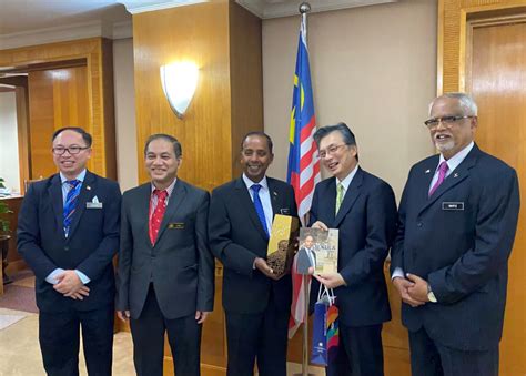 The malaysia hr awards is a national event organized by malaysian institute of human resource management (mihrm) since 1999. Ambassador Oka had a Courtesy call on Minister of Human ...