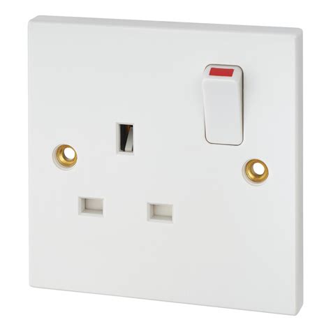 Bg 900 Series 13a 1 Gang Double Pole Squared Edge Switched Socket