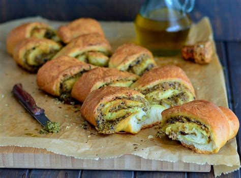 This bread recipe filled with shrimp and vegetables is full of flavor and very delicious! 10 Best Stuffed Bread Rolls Recipes