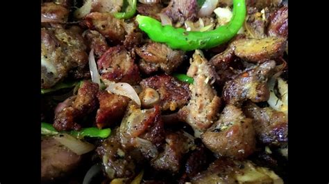 His stewed pork is seasoned with soy sauce, hoisin sauce, sugar, and spices, and can be ordered with or without bones and skin, and is served atop rice with pickles and a boiled egg. Beef Black Pepper Fry Recipe In Sri Lankan Style | Quick ...