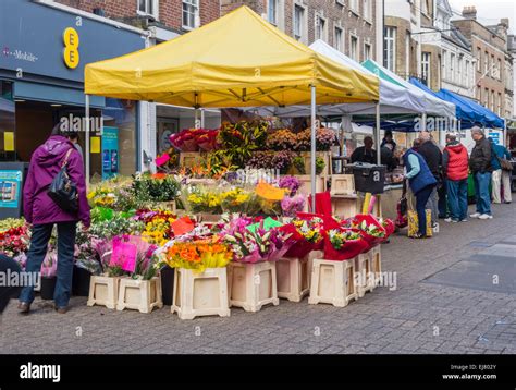 Flower Stall At Outdoor Market In Dorchester Dorset England Uk Stock