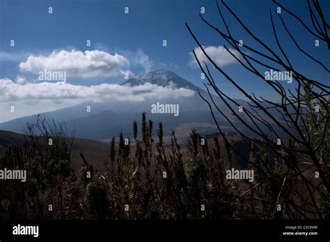 Iztaccihuatl Popocatepetl Hi Res Stock Photography And Images Alamy