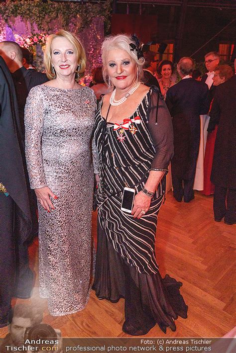 Alma zadić je austrijska političarka i pravnica, a porijeklom je iz bosne i hercegovine. Juristenball 2020 - Hofburg Wien - Sa 22.02.2020