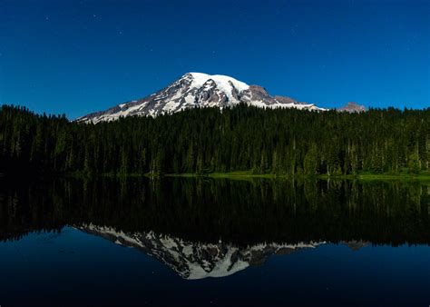 Moonrise, moonset and Mars: Photos hit the high points at Mount Rainier