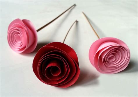 Fabulous And Easy Rolled Paper Roses
