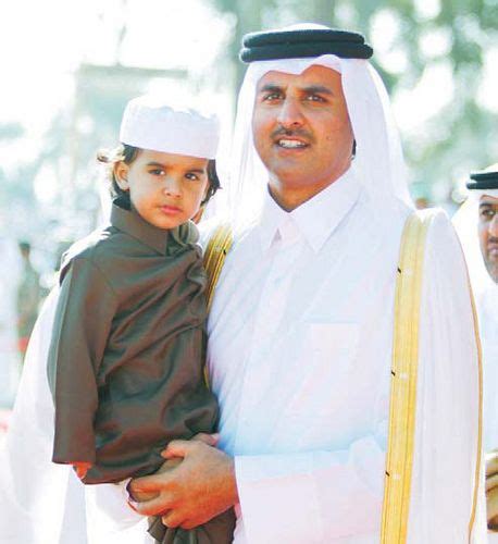 يدل الأمير تميم بن حمد آل خليفة على تتمة المسائل على نحو طيب وسليم، خاصة منها المتصلة بالحمل والولادة. الشيخ تميم بن حمد ال ثاني | Arab men, Qatar, Men
