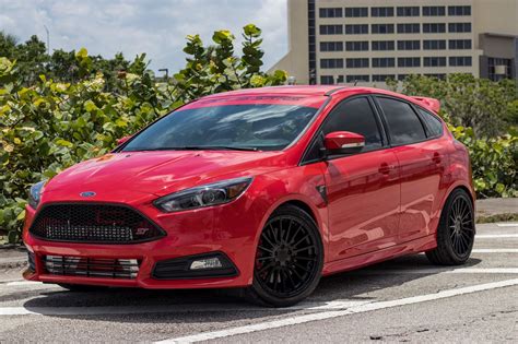 Ford Focus St Red