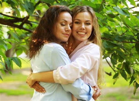 Premium Photo Lifestyle And People Concept Mature Mother And Adult Daughter Hugging In The