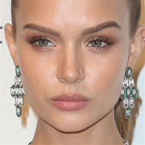 Josephine Skriver S Makeup Photos Products Steal Her Style My Xxx Hot