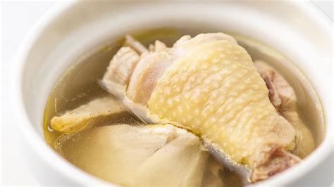 Welcome to momentfood.com, the moment group's out of shop experience, another way to welcome moment into your home. House Jidori Chicken Soup - Din Tai Fung