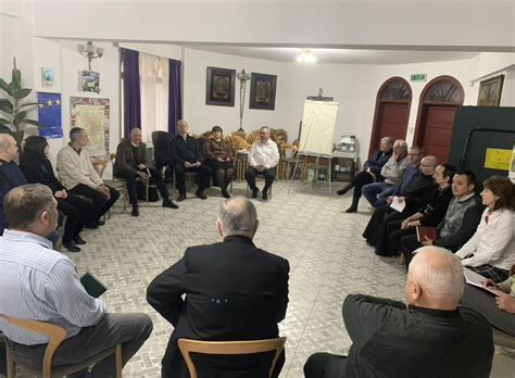 Nu aş spune că este un fenomen, dar sunt foarte mulţi români care lucrează şi locuiesc în ţări europene şi vin în arad doar pentru a se vaccina. Állandódiakónus-jelöltek találkozója Arad-Ségán | RomKat.ro