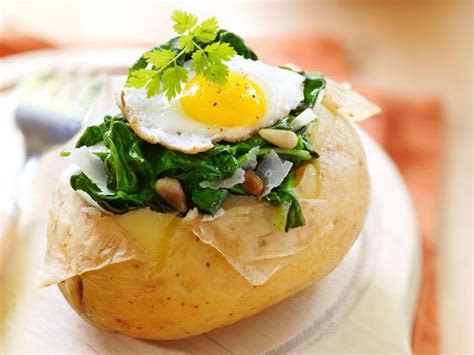 Gevulde Aardappel Met Spinazie En Ei Recept Gevulde Aardappelen Aardappelgerechten Aardappel