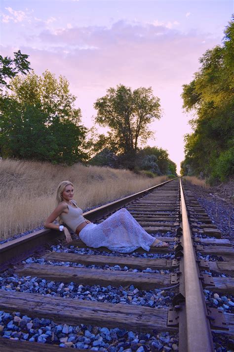 Singleshoot Girlposes Poses Railroadtracks Photoshoot Traintracks Sunset Dramatic