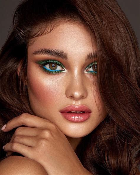 30 summer makeup looks colorful and glowy makeup ideas 2019 bright eyeshadow bright lipstick