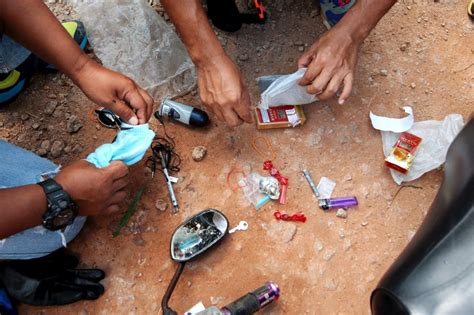 Close match and related words. Mother, 2 sons among 9 nabbed for drug abuse in Arau | New ...